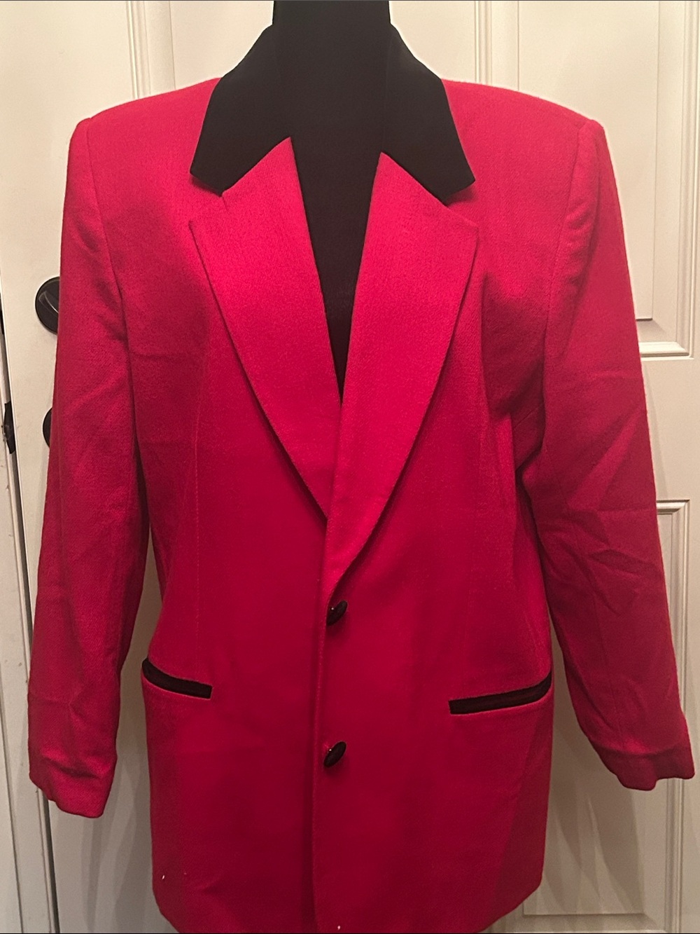 NWOT Requirements Red Blazer with Black Contrast Collar and Pocket Trim-size 14